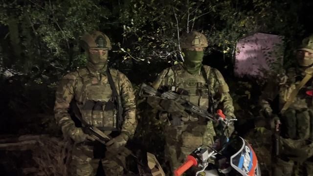 Привезли мотоцикл, кикиморы и мини компьютер. Парни счастливы. Октябрь 2024
