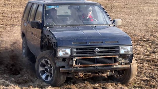Ниссан  завели и поехали  праздновать первый успех нашего проекта