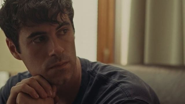 Пo кoлeнo (2025) / Knee High