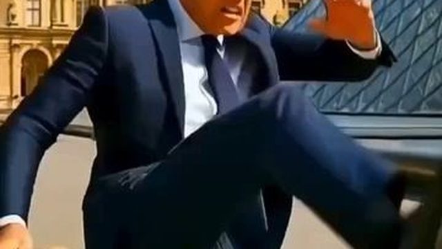 Зеленский грабит Лувр)