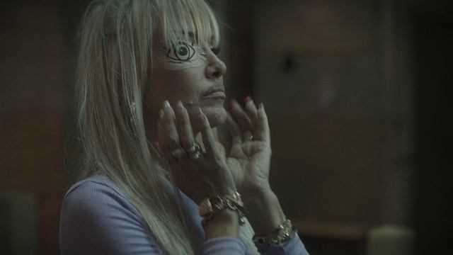 В грязи 2 сезон 3 серия (сериал, 2026)