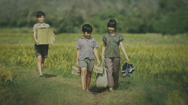 Желтые цветы на зеленой траве (2015) / Yellow Flowers on the Green Grass