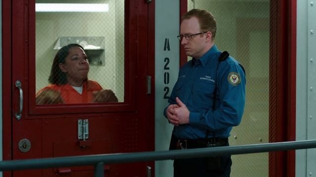 Оранжевый — хит сезона 6 сезон 2 серия «Грядёт буря дерьма» (сериал, 2018)