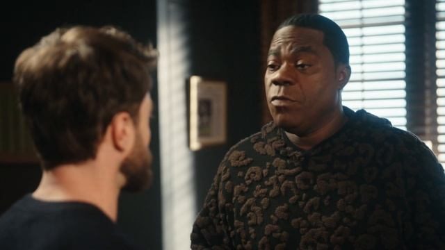 Падение и взлёт Реджи Динкинса 7 серия «Мир полон клювов» (сериал, 2025)