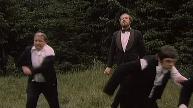 Приключения в каникулы 12 серия «Тир» (сериал, 1978)