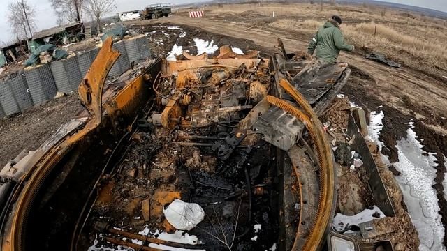 Блок пост и база..пытаемся взять интервью у местных.mp4