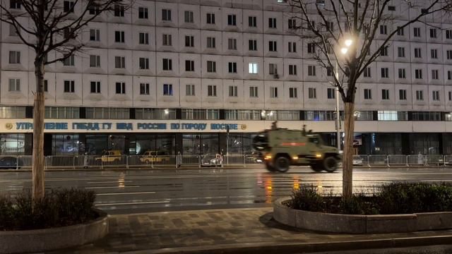 Военная техника после репетиции парада Победы на Садовом кольце в Москве